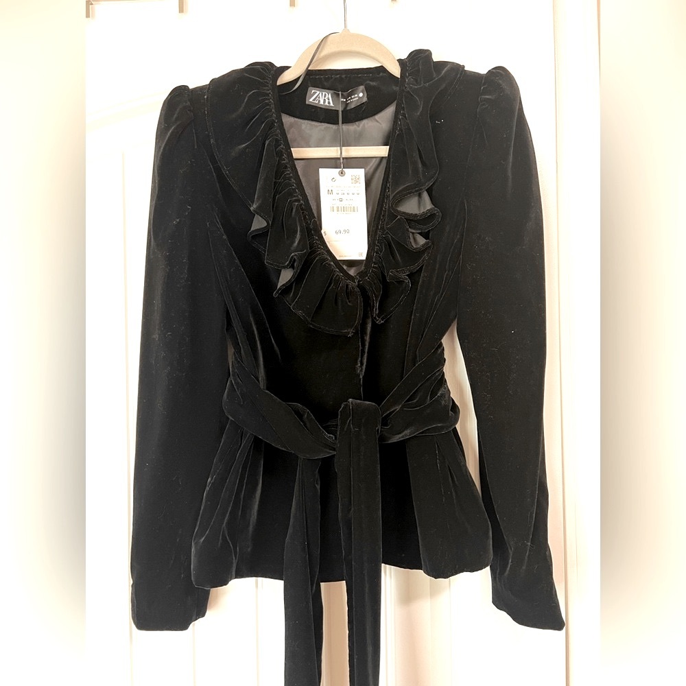 New Zara velvet blazer